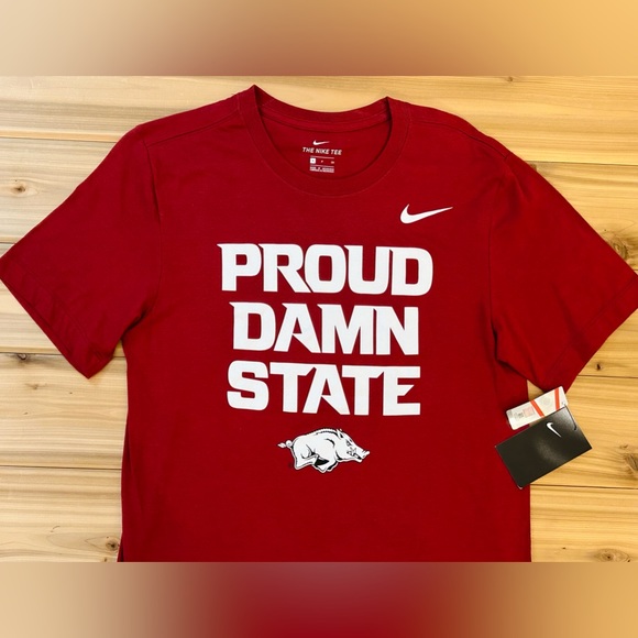 NWT ARKANSAS RAZORBACKS NIKE ATHLETIC CUT TEE CARDINAL RED SIZE SMALL NEW - Picture 6 of 8